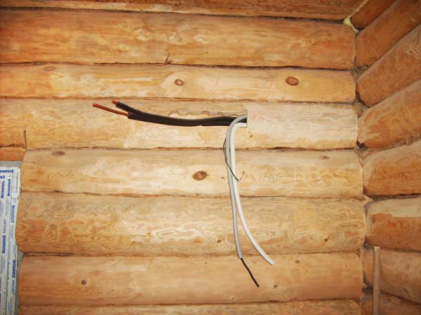 Прокладка кабеля в деревянном доме