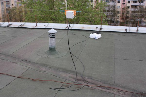 КВ диполь на крыше дома