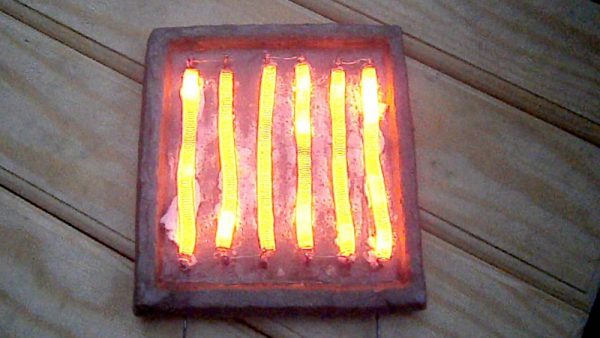 Самодельный нагревательный прибор с нихромовой спиралью, что нагревается под воздействием электротока
