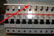 Зачем подключать автоматы через гребенку и как это сделать правильно?