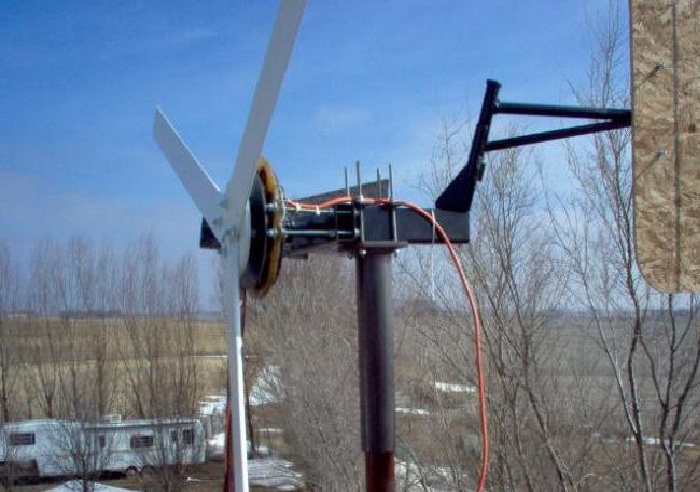 Самодельный ветряк диаметром 1 метр с самодельным аксиальным генератором на РЗМ магнитах.