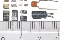 Сравнение размеров чип-конденсаторов и обычных деталей